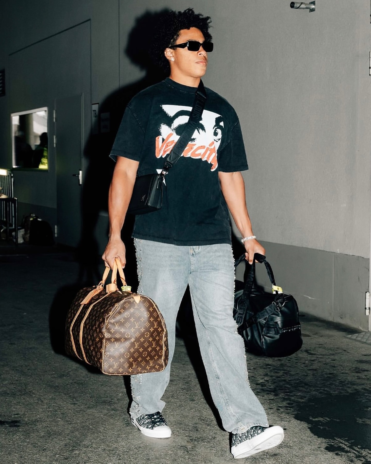 VG lookbook — Veracity tee travel